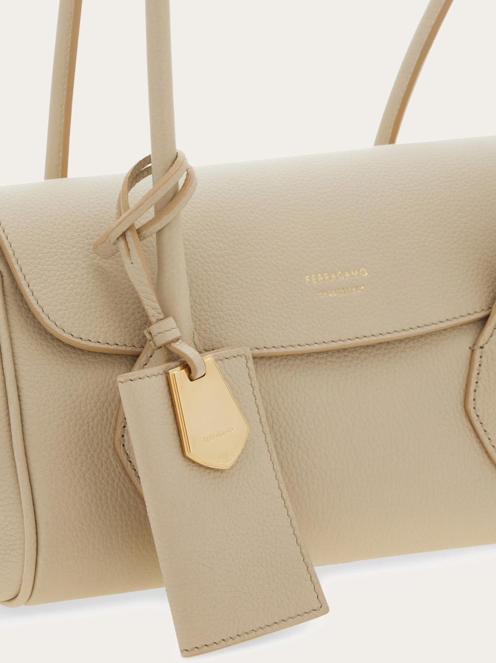 FERRAGAMO Women Sac cabas الشرق والغرب (S) بيير 218953 779115