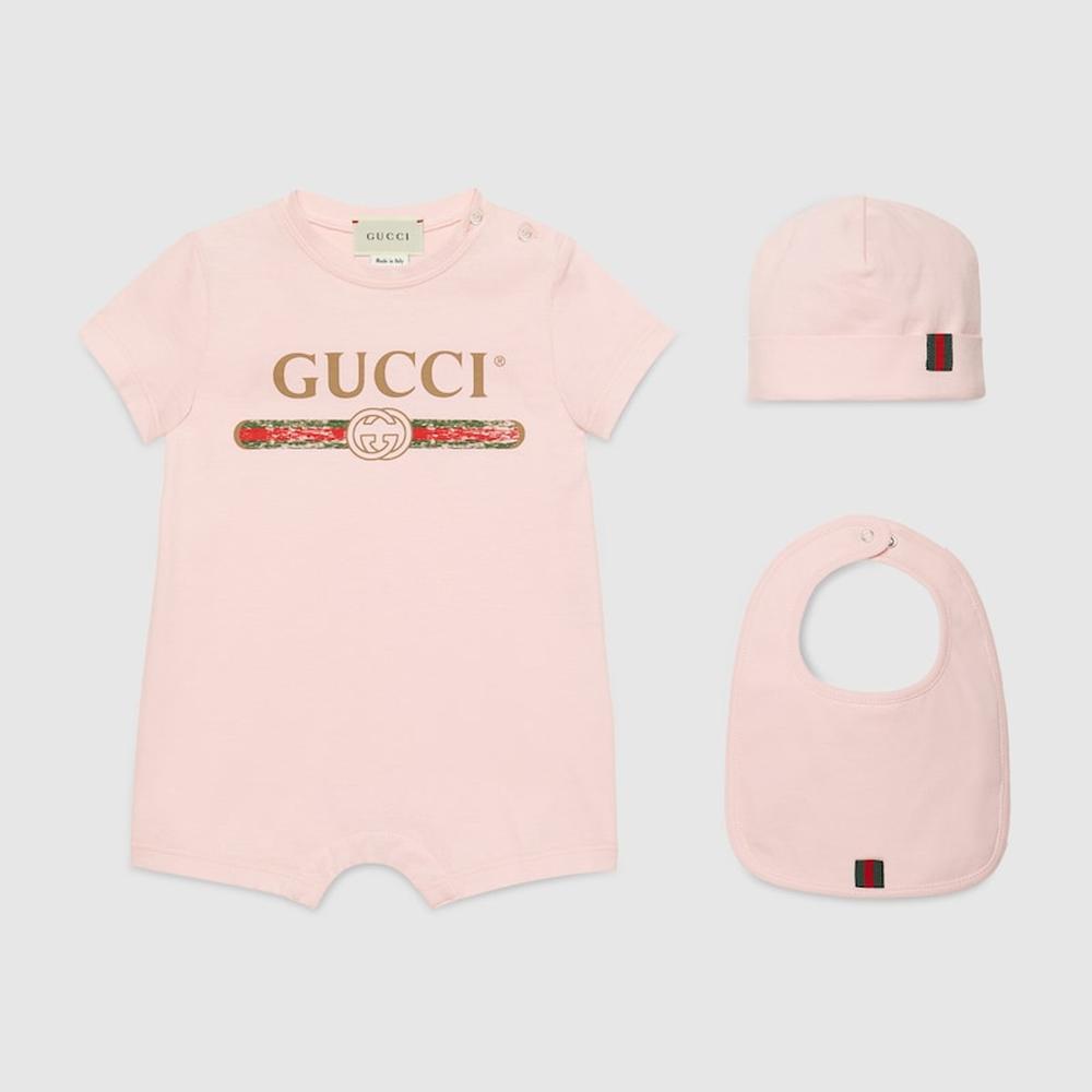 طقم هدايا من القطن للأطفال من GUCCI Kids مع شعار Gucci باللون الوردي الباهت 548249 X3L64 5861