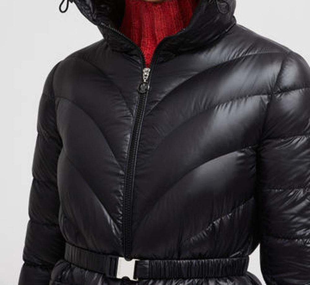 سترة نسائية من MONCLER Argenno بغطاء رأس وطول متوسط باللون الأسود K10931A00073595ZZ999
