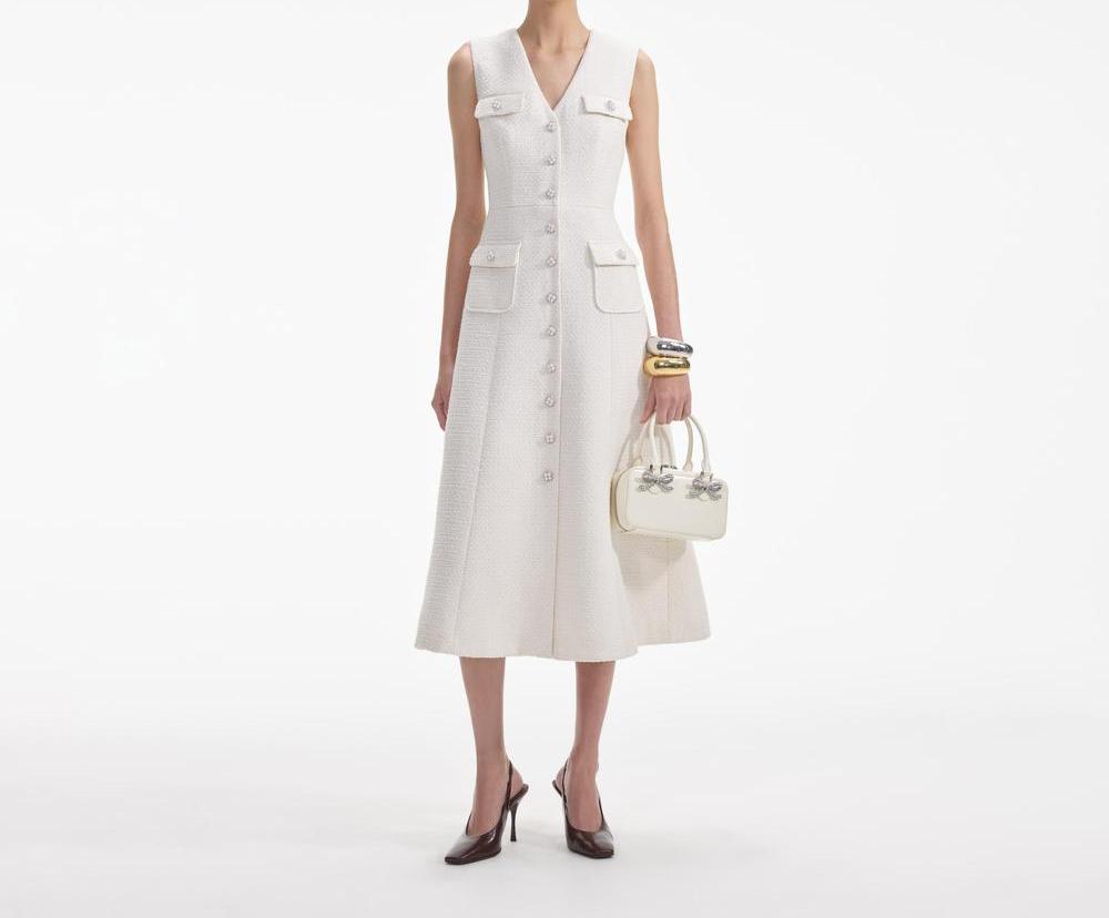 فستان نسائي متوسط الطول من SELF PORTRAIT باللون الكريمي اللامع بأزرار من مجموعة SP006