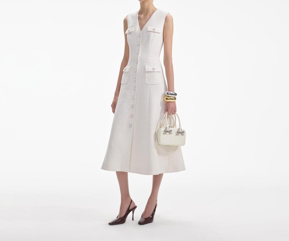 فستان نسائي متوسط الطول من SELF PORTRAIT باللون الكريمي اللامع بأزرار من مجموعة SP006