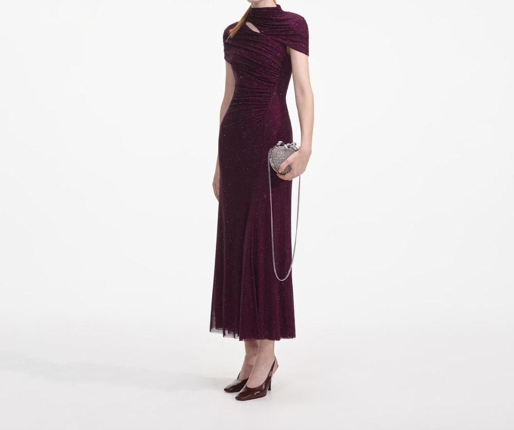 فستان نسائي متوسط الطول من SELF PORTRAIT باللون العنابي مزين بأحجار الراين وفتحات شبكية SP020