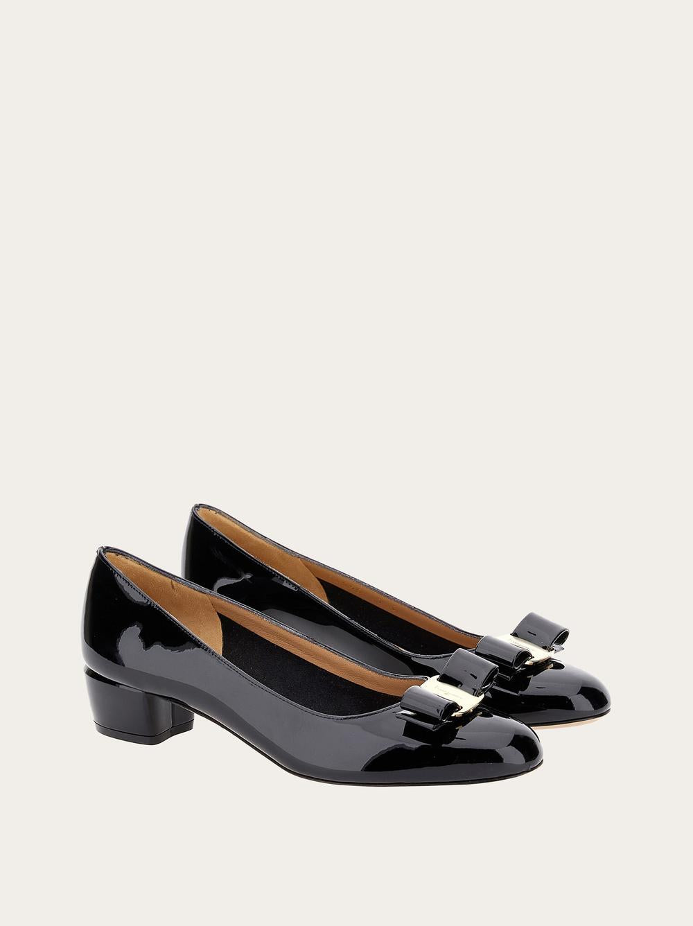 FERRAGAMO Women Vara low-cut pump Noir 01B221 591963