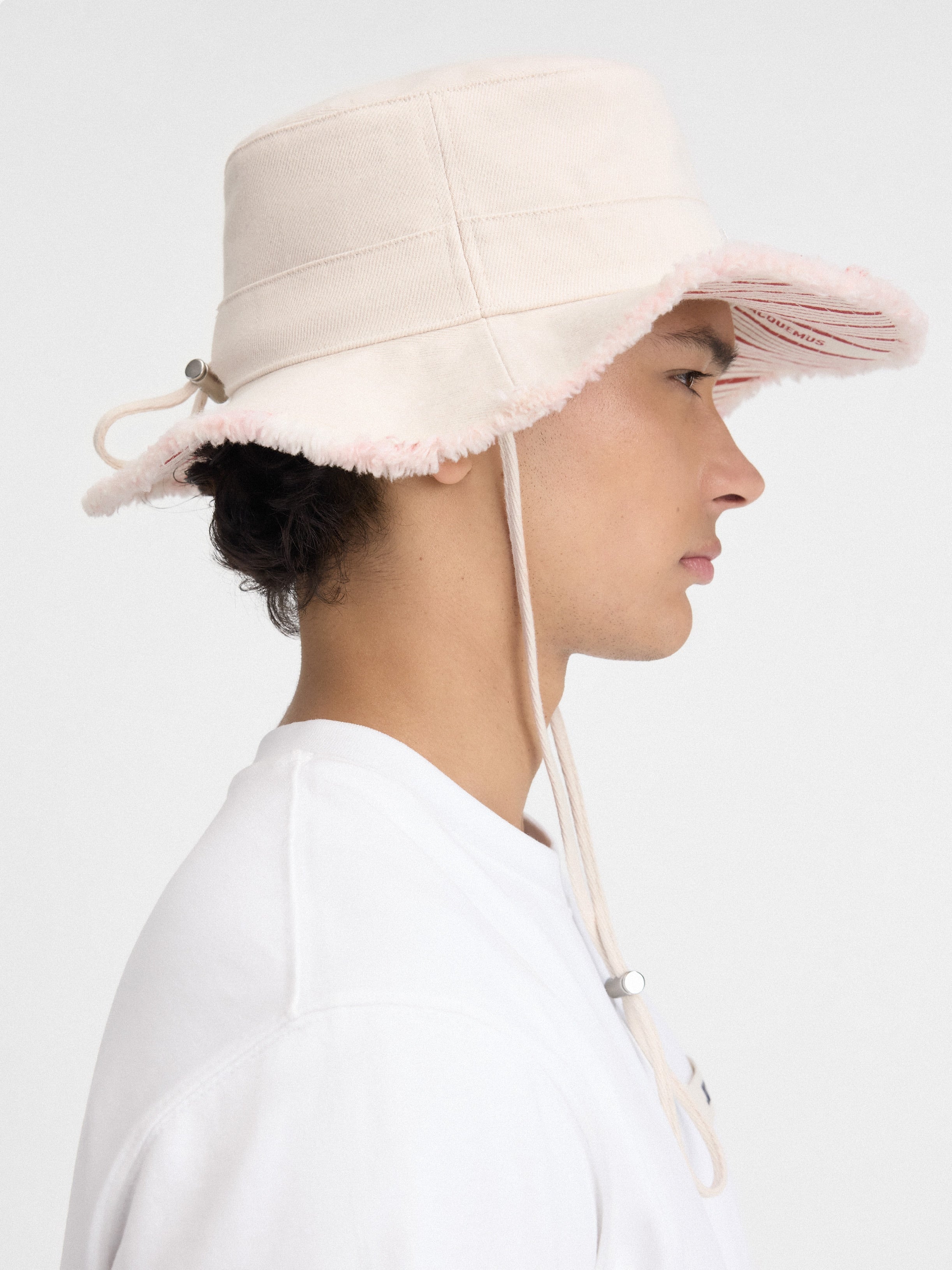 JACQUEMUS Men The Artichaut bucket hat Off-White / Red Stripes 213AC002-1514-11E