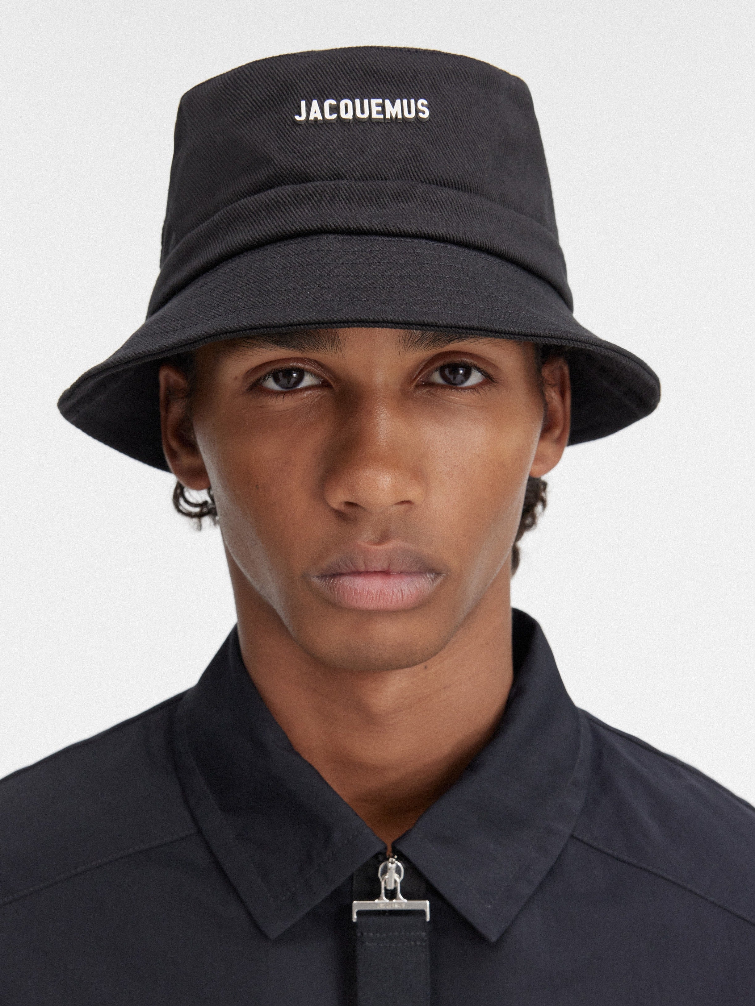 JACQUEMUS Men The Gadjo bucket hat Black 223AC001-5001-990