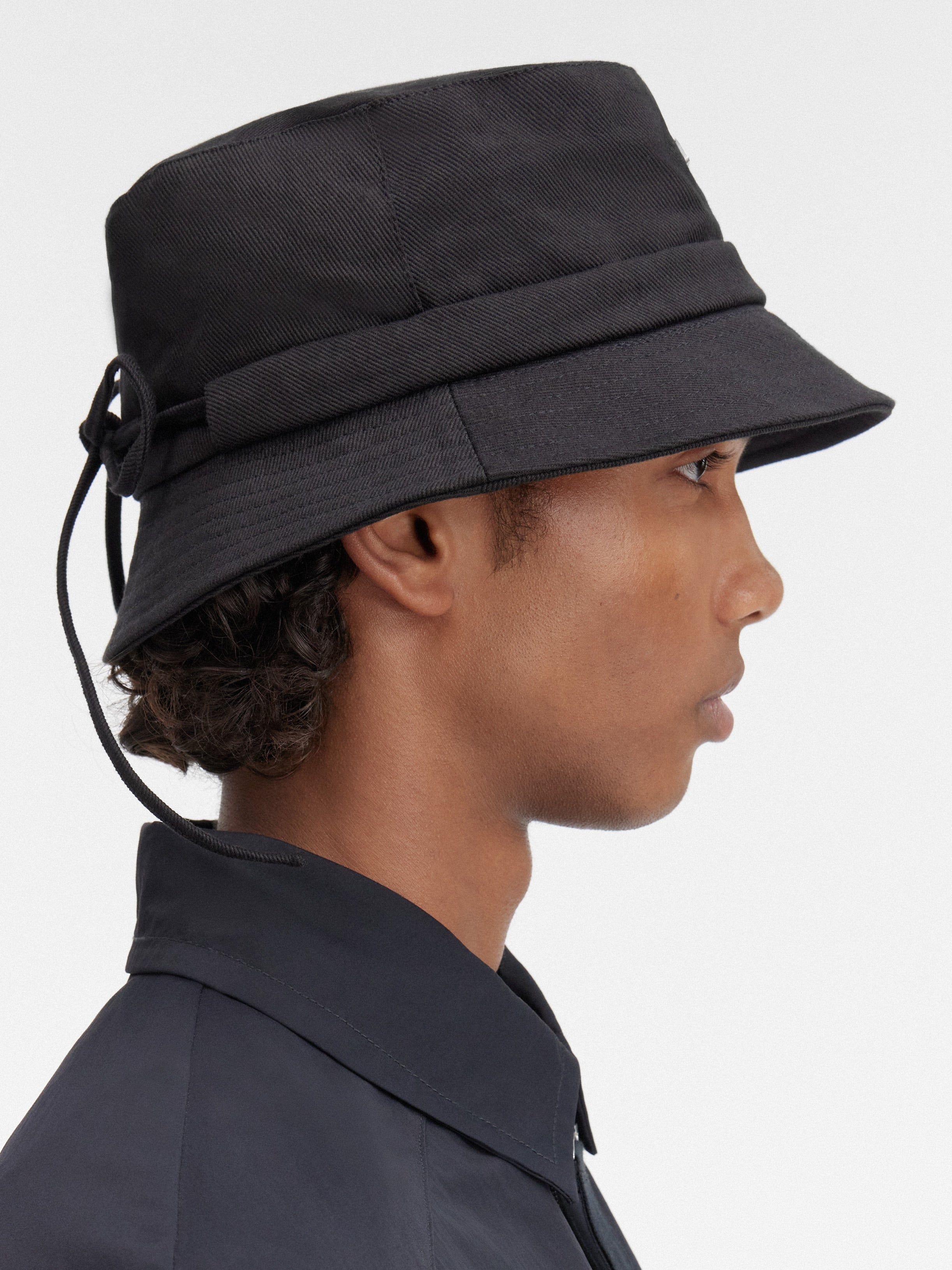 JACQUEMUS Men The Gadjo bucket hat Black 223AC001-5001-990