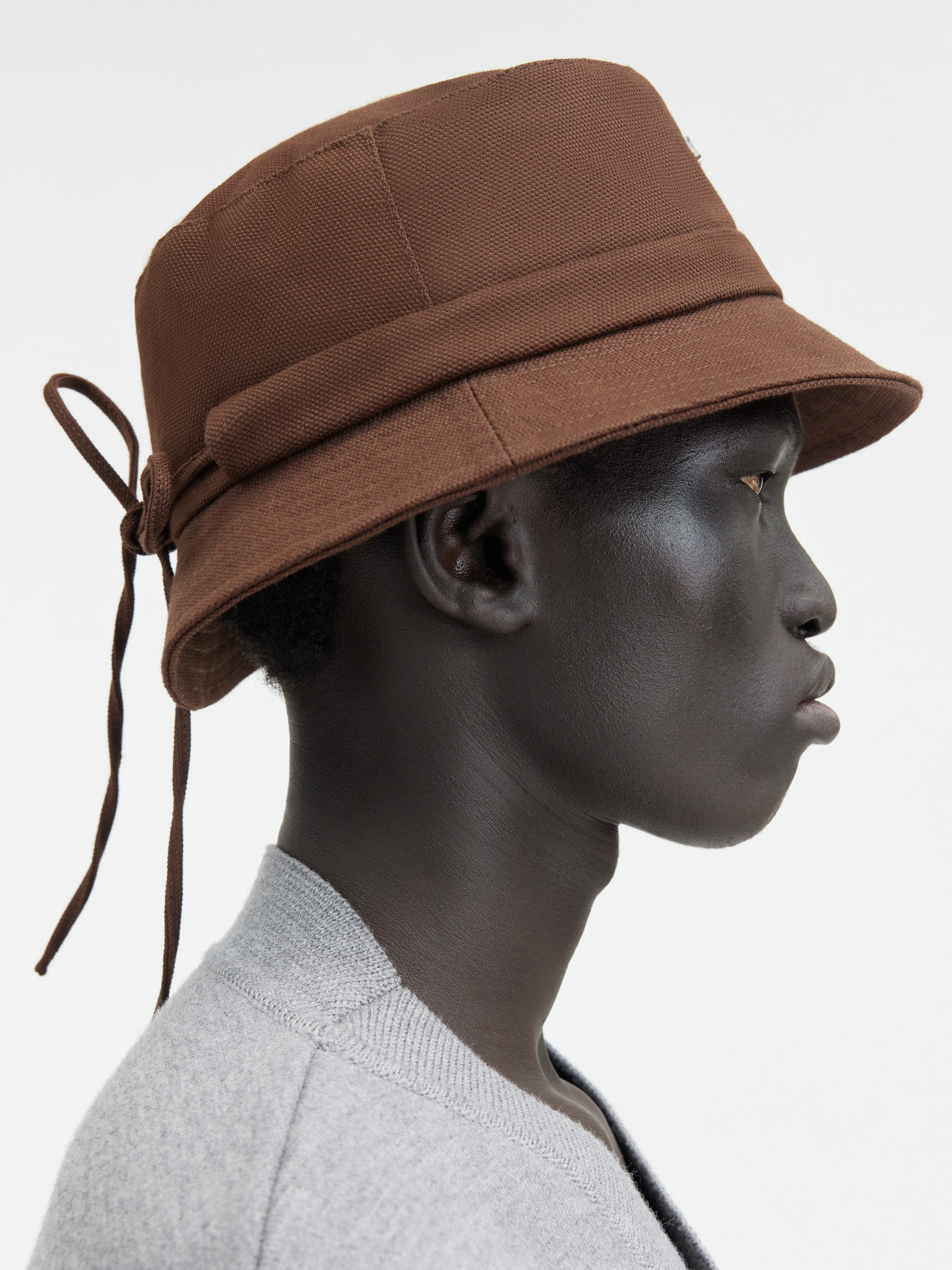 JACQUEMUS Women The Gadjo bucket hat Brown 223AC001-5035-850