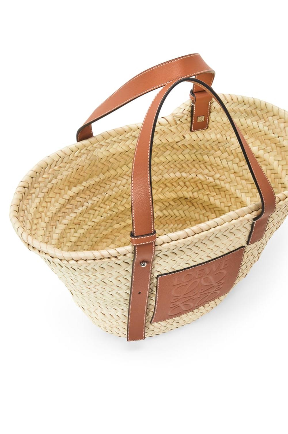 LOEWE Women Basket bag in palm leaf and calfskin Natural/Tan 327.02.S92-2435