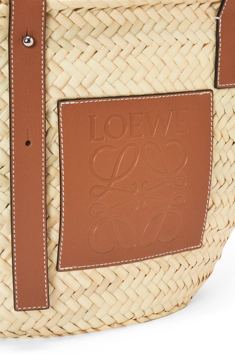 LOEWE Women Basket bag in palm leaf and calfskin Natural/Tan 327.02.S92-2435