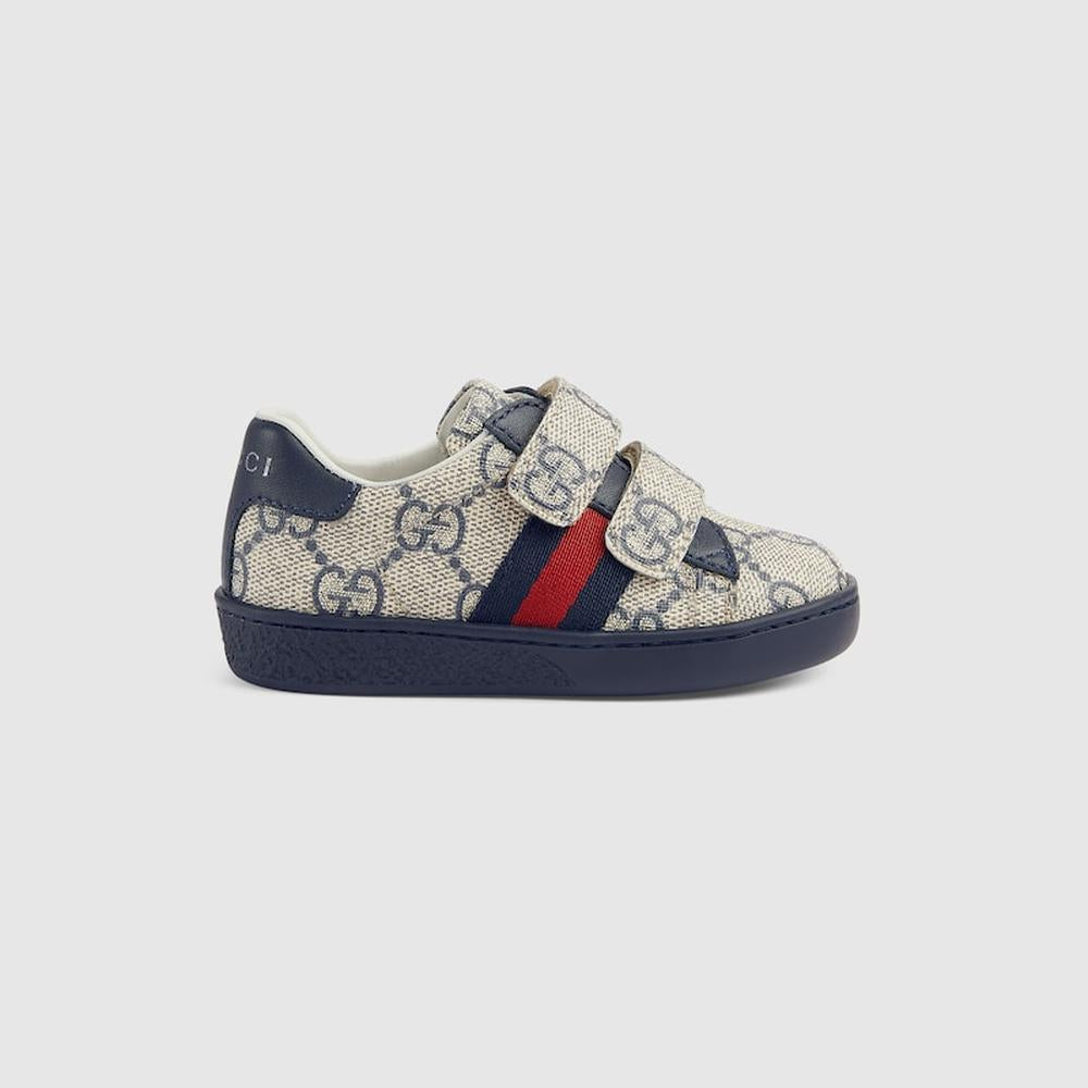 حذاء رياضي Gucci Ace للأطفال الصغار من GUCCI باللونين الأزرق والرمادي GG Supreme 463088 FACYF 4055