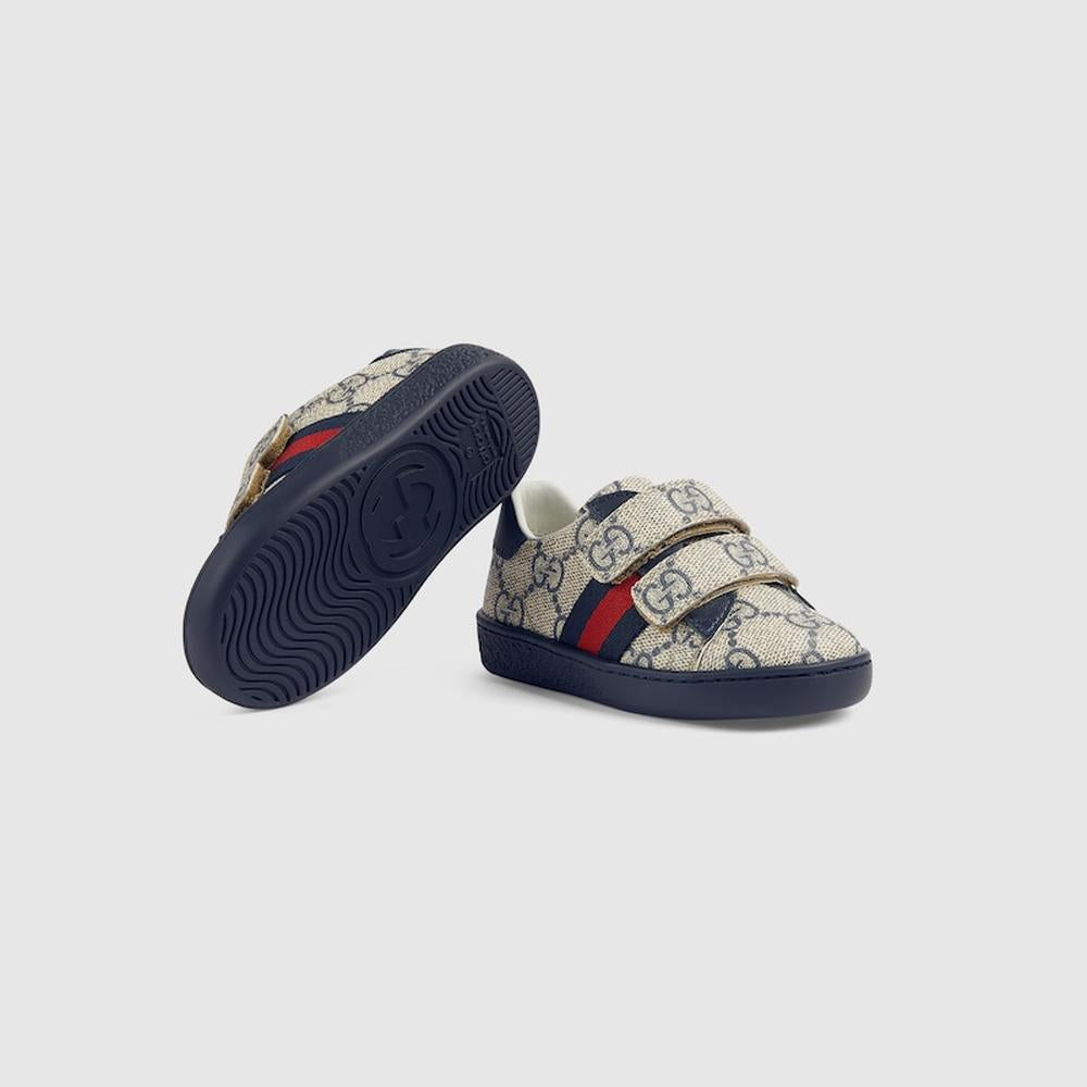 حذاء رياضي Gucci Ace للأطفال الصغار من GUCCI باللونين الأزرق والرمادي GG Supreme 463088 FACYF 4055