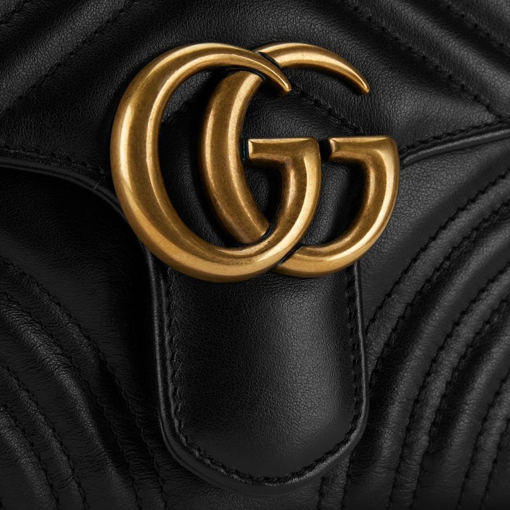 حقيبة GUCCI النسائية GG Marmont mini ذات المقبض العلوي باللون الأسود من الجلد المبطن بنقشة شيفرون 547260 DTDIT 1000