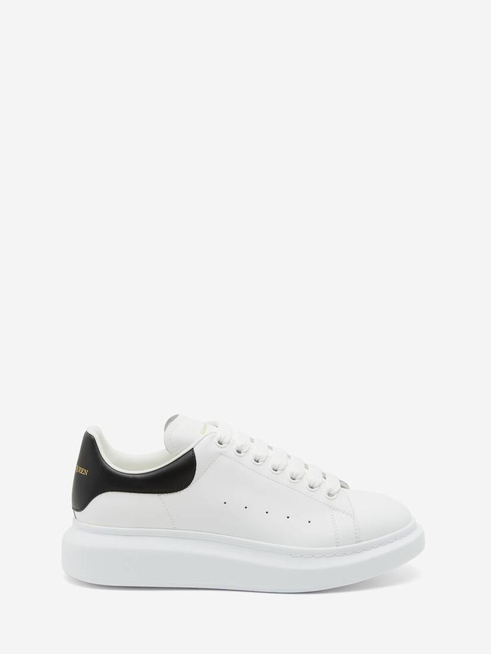 ALEXANDER MCQUEEN Men Oversized Sneakers in White/Black 553680WIEEN9061