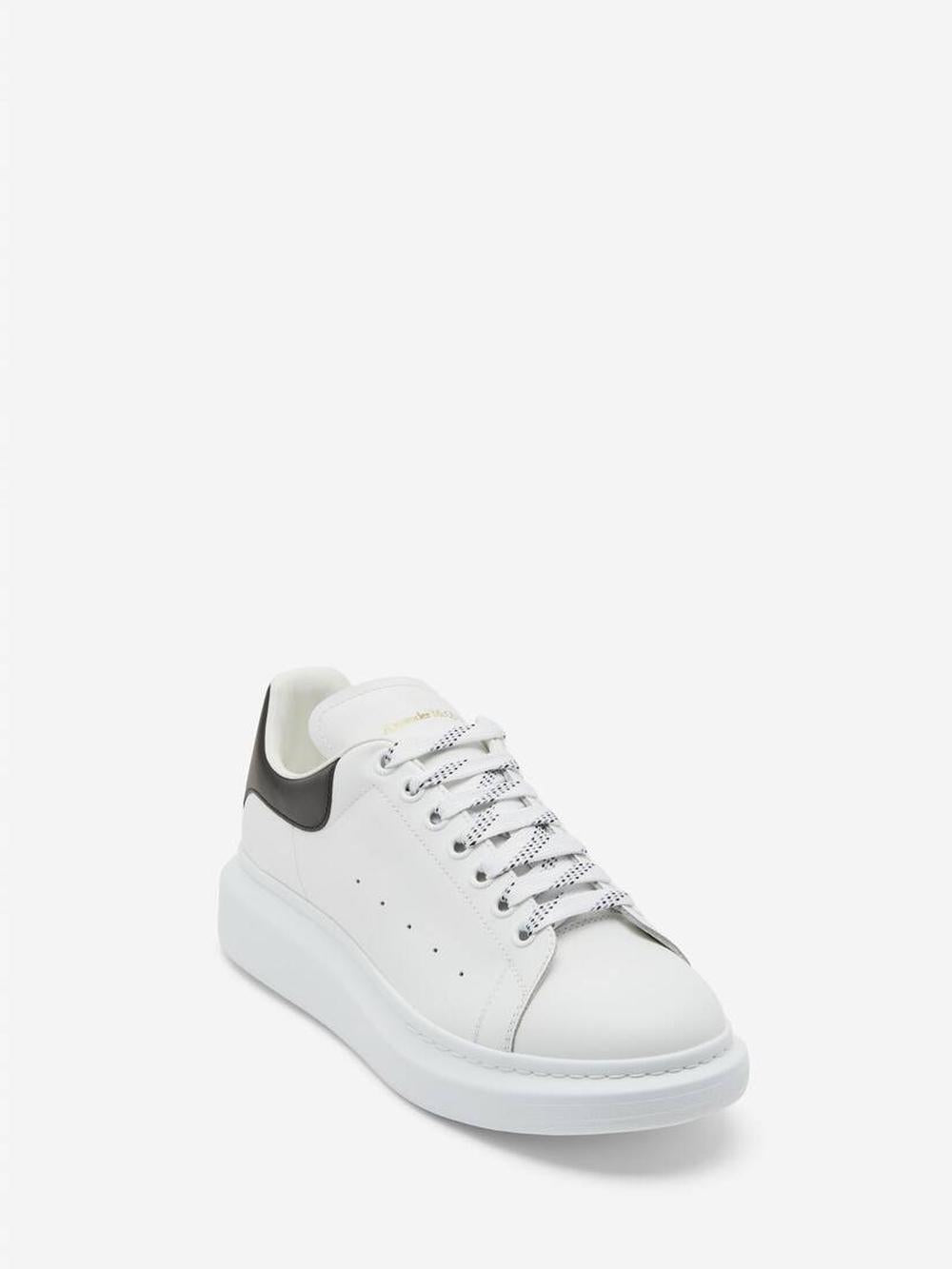 ALEXANDER MCQUEEN Men Oversized Sneakers in White/Black 553680WIEEN9061