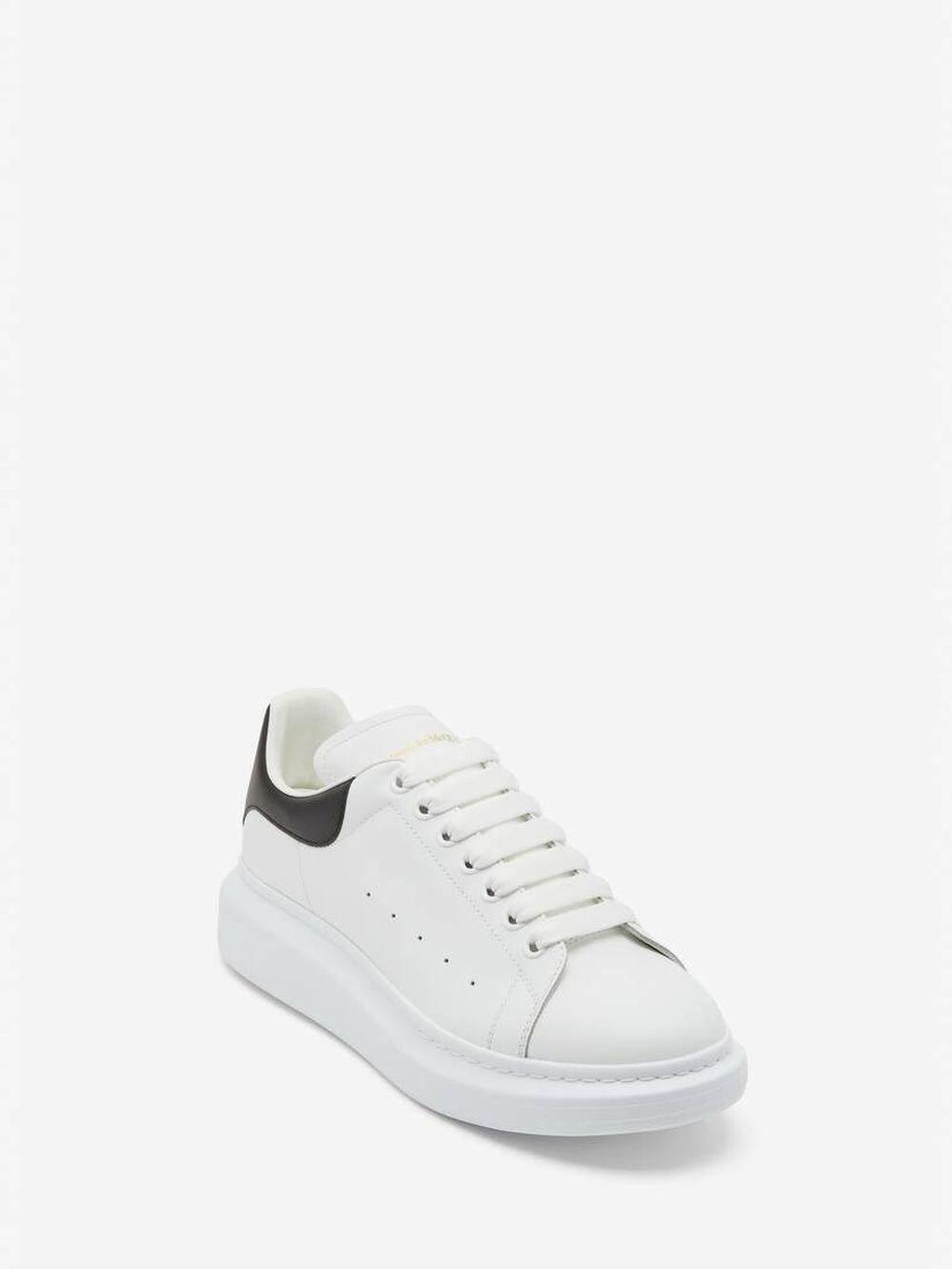 ALEXANDER MCQUEEN Men Oversized Sneakers in White/Black 553680WIEEN9061