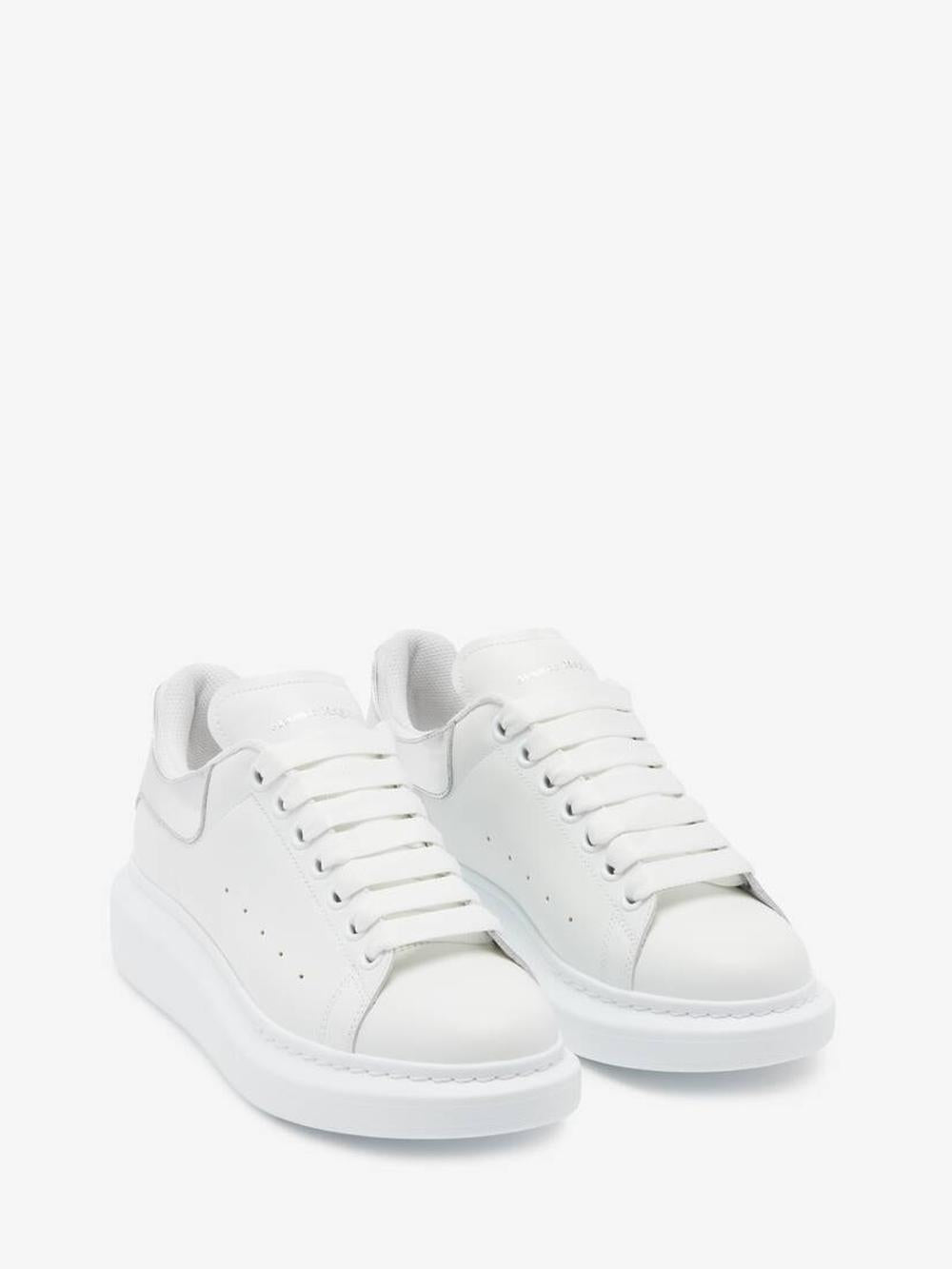 ALEXANDER MCQUEEN Women Oversized Sneaker in White/silver White/Silver 697103WIFTJ9071