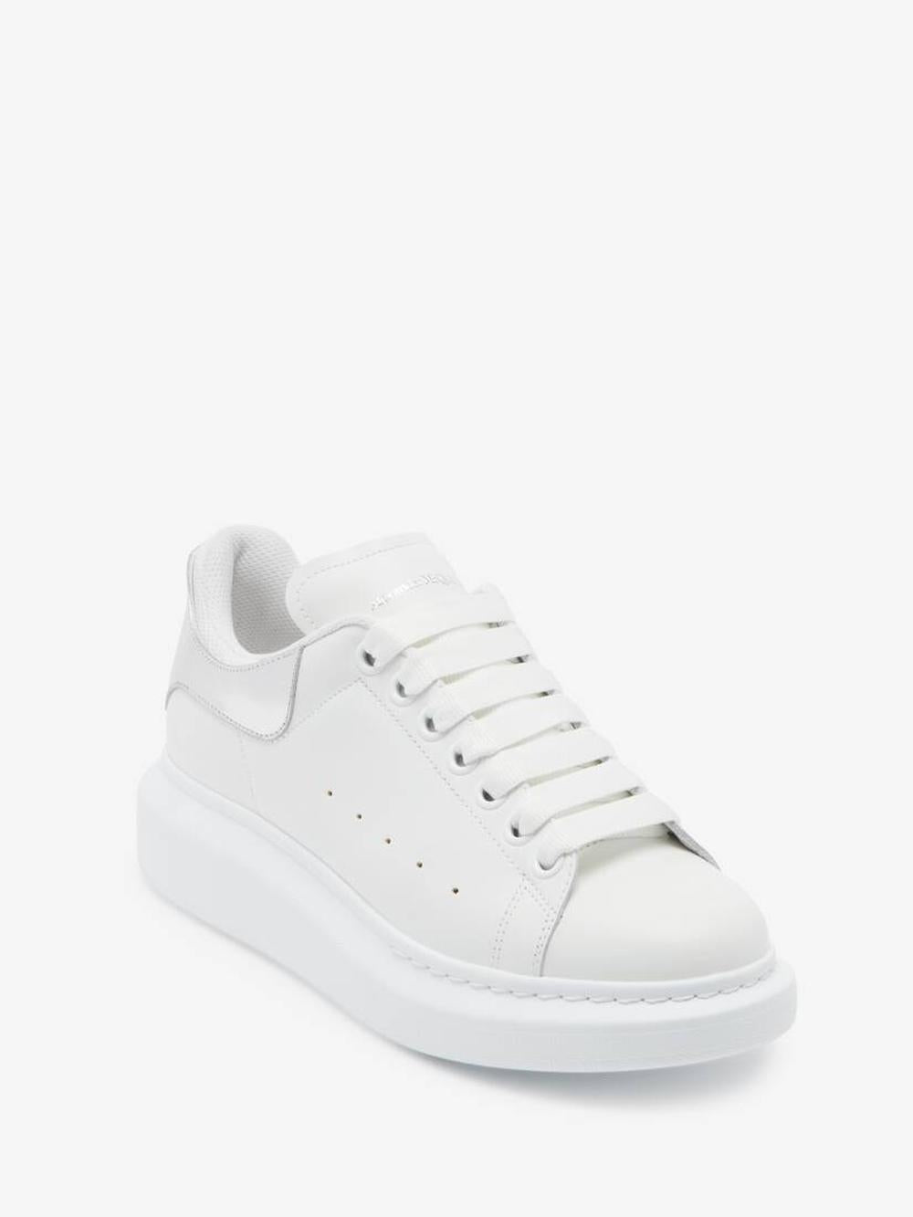 ALEXANDER MCQUEEN Women Oversized Sneaker in White/silver White/Silver 697103WIFTJ9071