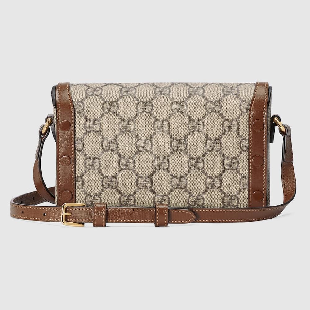 حقيبة GUCCI النسائية Gucci Horsebit 1955 الصغيرة من قماش GG Supreme باللون البيج والبني الداكن 699296 92TCG 8563