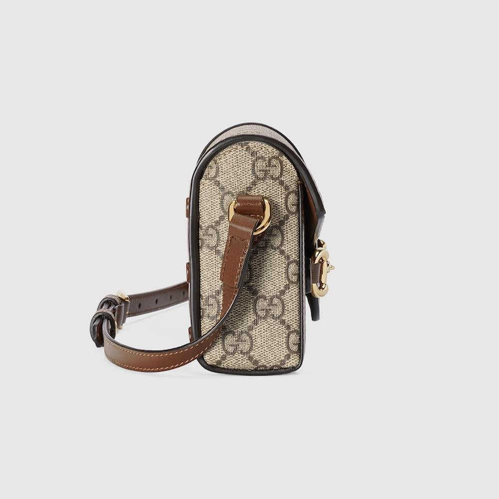 حقيبة GUCCI النسائية Gucci Horsebit 1955 الصغيرة من قماش GG Supreme باللون البيج والبني الداكن 699296 92TCG 8563