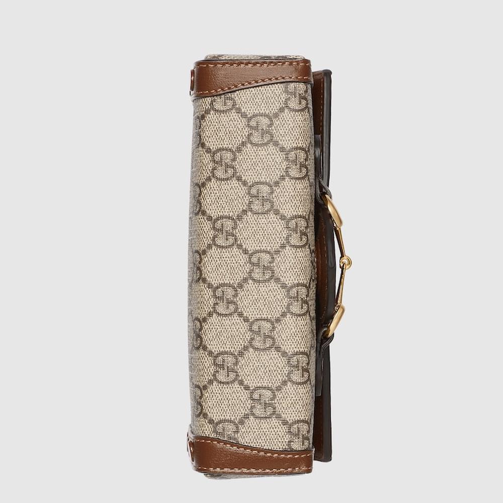 حقيبة GUCCI النسائية Gucci Horsebit 1955 الصغيرة من قماش GG Supreme باللون البيج والبني الداكن 699296 92TCG 8563