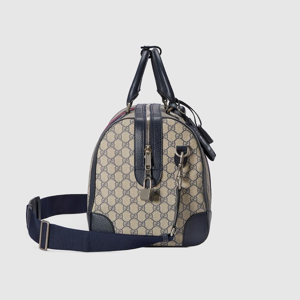 حقيبة دافل متوسطة الحجم للرجال من GUCCI Gucci Savoy باللونين البيج والأزرق من قماش GG Supreme 724642 ​​9C2SN 4076