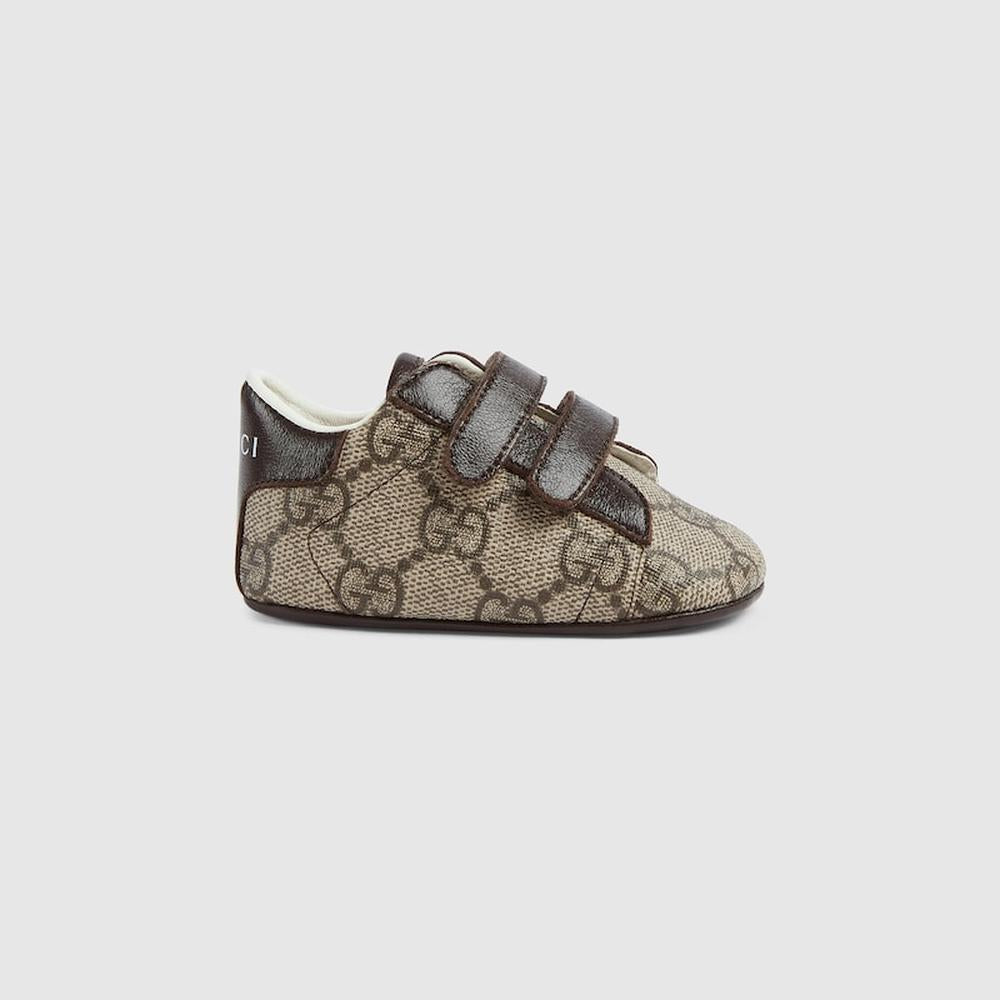 حذاء رياضي GUCCI Kids Baby Gucci Ace باللون البيج والأبنوس من قماش GG Supreme 772387 FACX3 9752