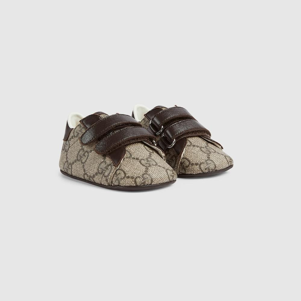 حذاء رياضي GUCCI Kids Baby Gucci Ace باللون البيج والأبنوس من قماش GG Supreme 772387 FACX3 9752