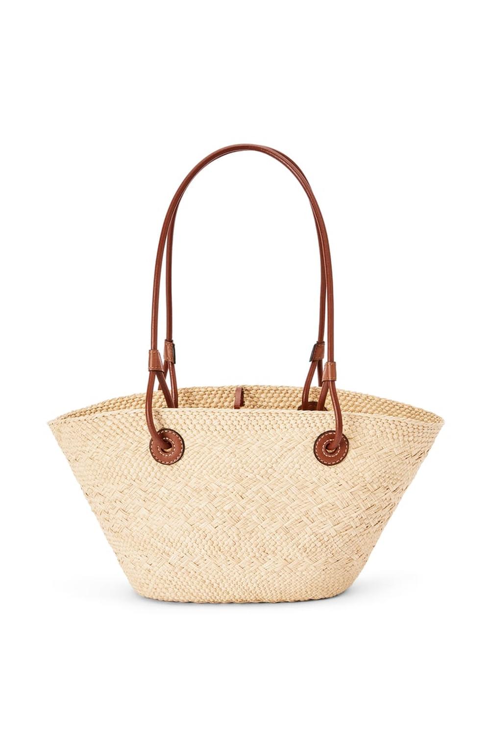 حقيبة LOEWE النسائية الصغيرة من مجموعة Anagram Basket من نخيل إيراكا وجلد العجل باللون البني الطبيعي A223P65X01-2435