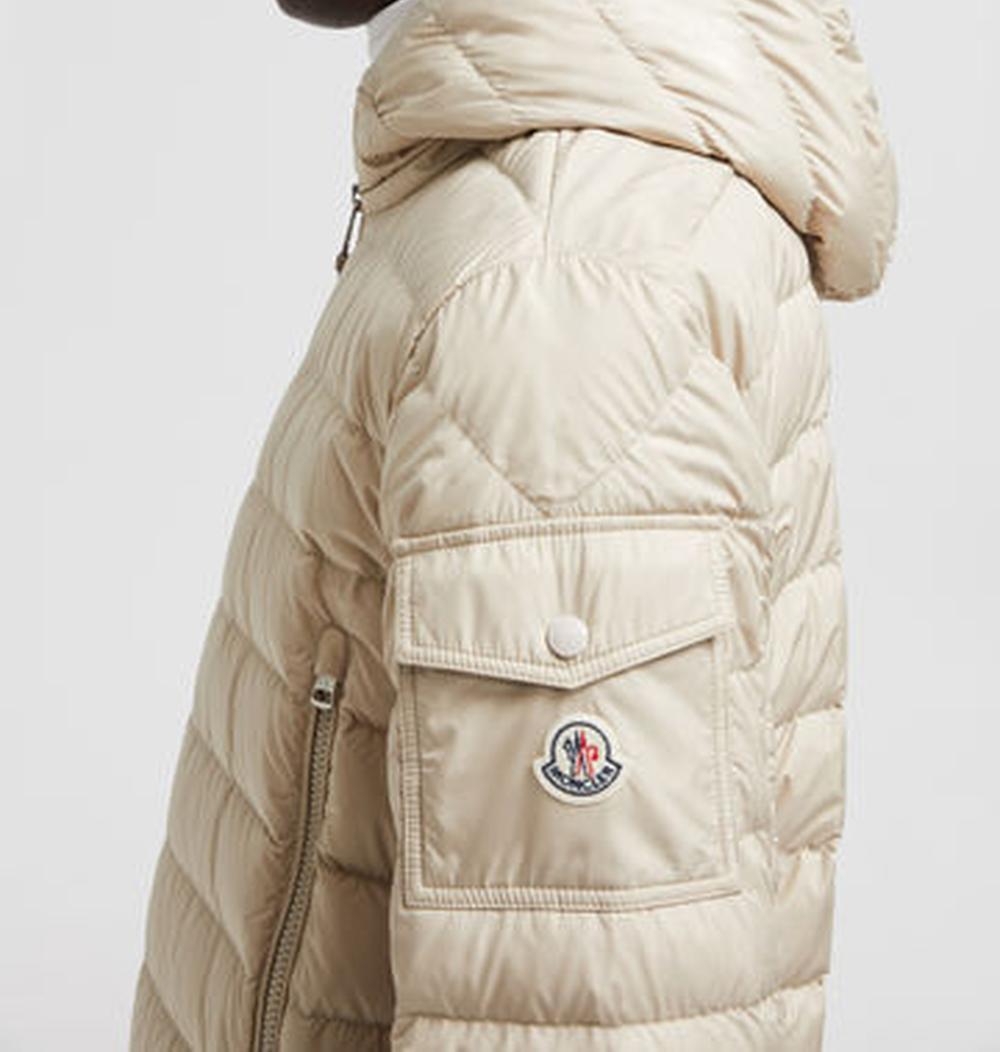 جاكيت MONCLER Galion رجالي قصير بغطاء رأس من الصوف باللون البيج J20911A00079549SK20L