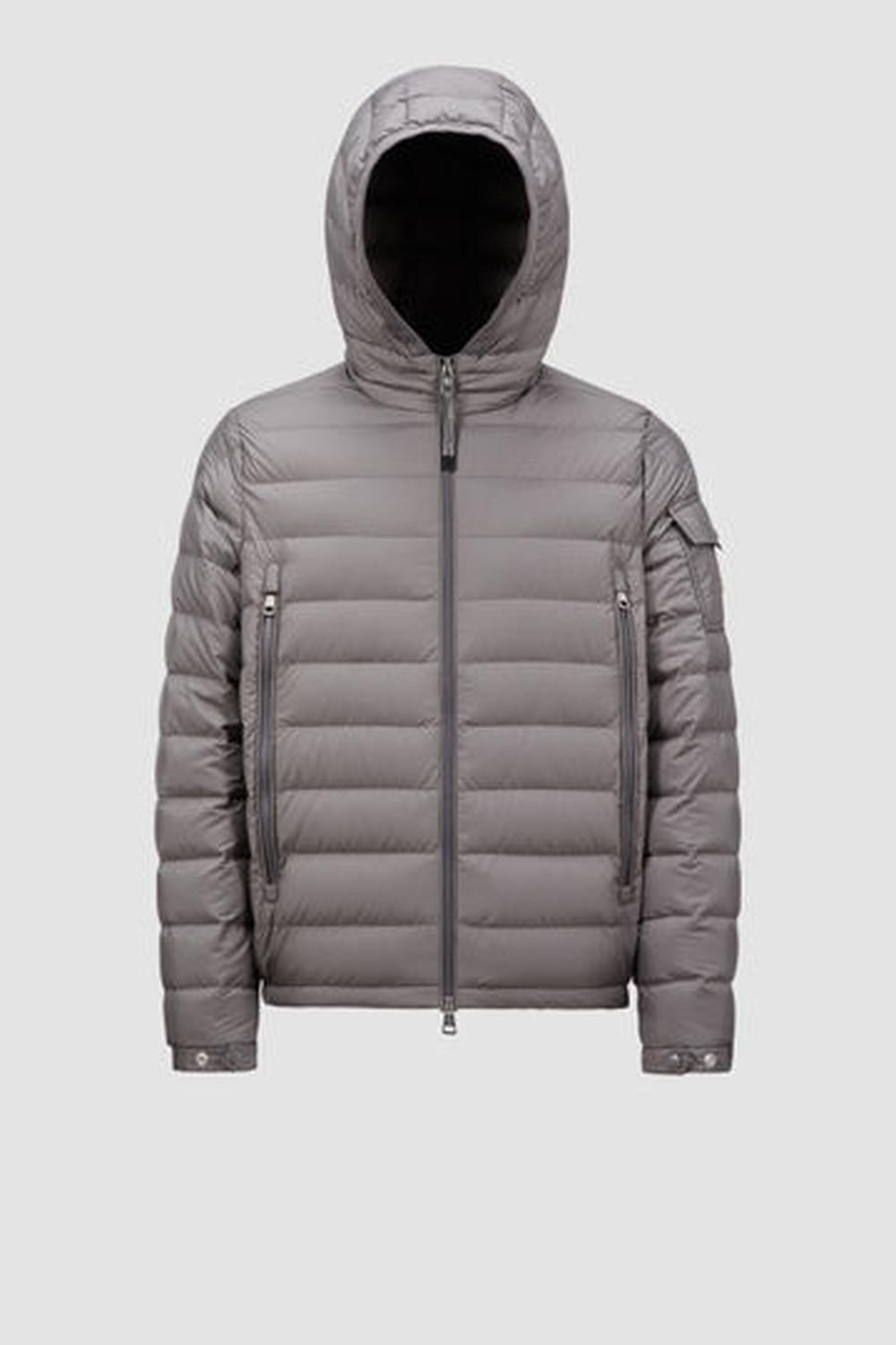 جاكيت MONCLER Galion رجالي قصير بغطاء رأس وبطانة من الأسفل باللون الرمادي الداكن J20911A00079549SK93D