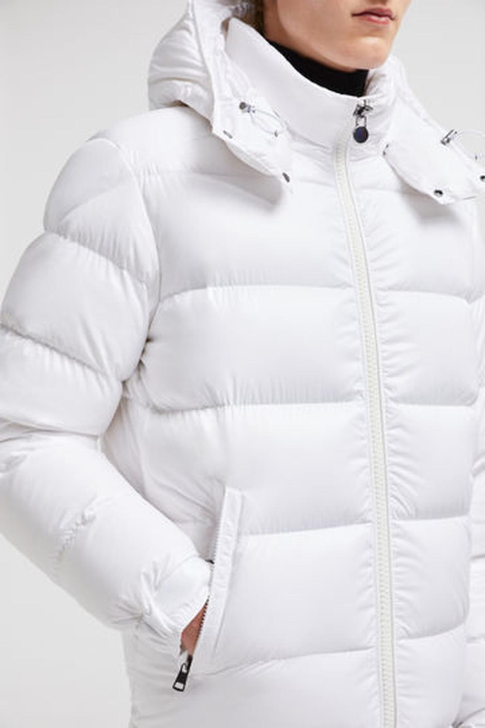 سترة قصيرة بغطاء رأس من MONCLER للرجال من Moncler Maya باللون الأبيض J20911A5360068950032