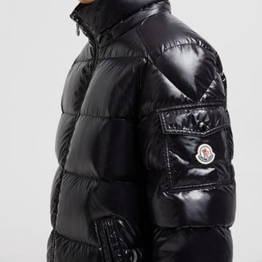 جاكيت قصير بغطاء رأس من MONCLER للرجال من Moncler Maya باللون الأسود J20911A5360068950999