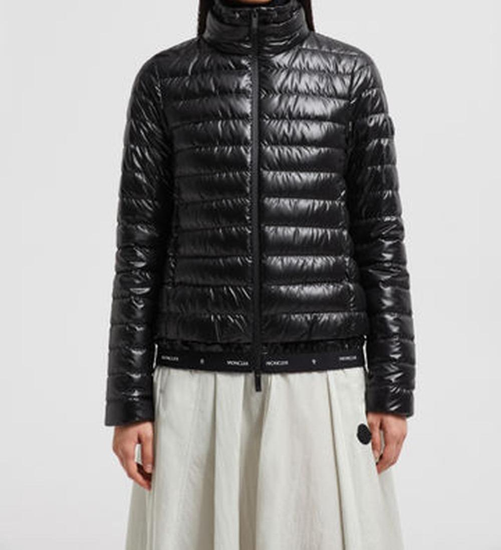 سترة قصيرة من MONCLER Epigeo للنساء باللون الأسود J20931A00021595OK999