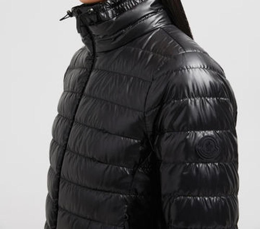 سترة قصيرة من MONCLER Epigeo للنساء باللون الأسود J20931A00021595OK999