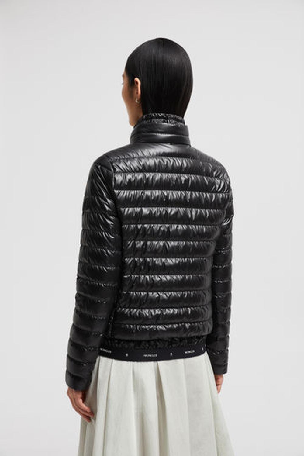 سترة قصيرة من MONCLER Epigeo للنساء باللون الأسود J20931A00021595OK999