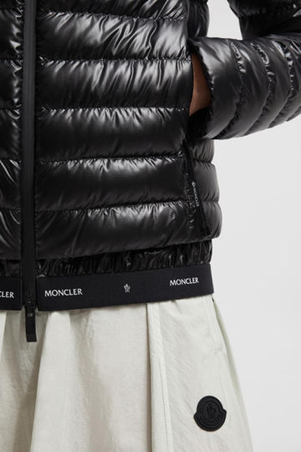 سترة قصيرة من MONCLER Epigeo للنساء باللون الأسود J20931A00021595OK999