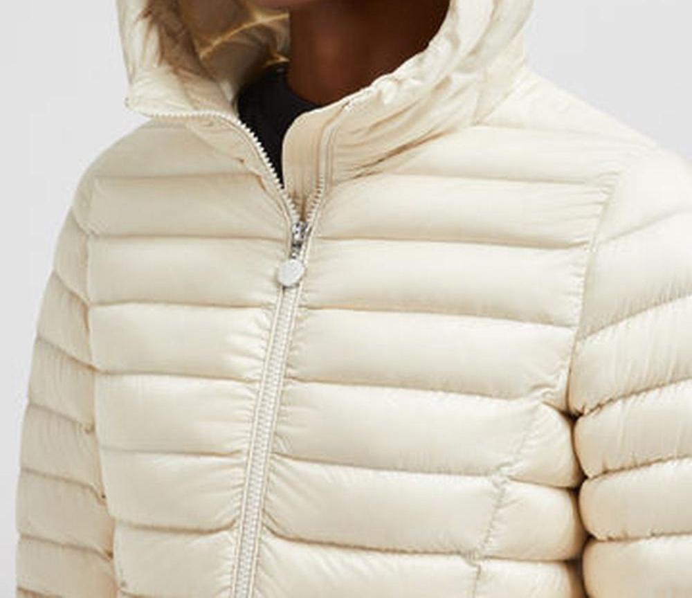 سترة قصيرة بغطاء رأس للنساء من MONCLER Ige باللون الأبيض العاجي K10931A00004597YF20F