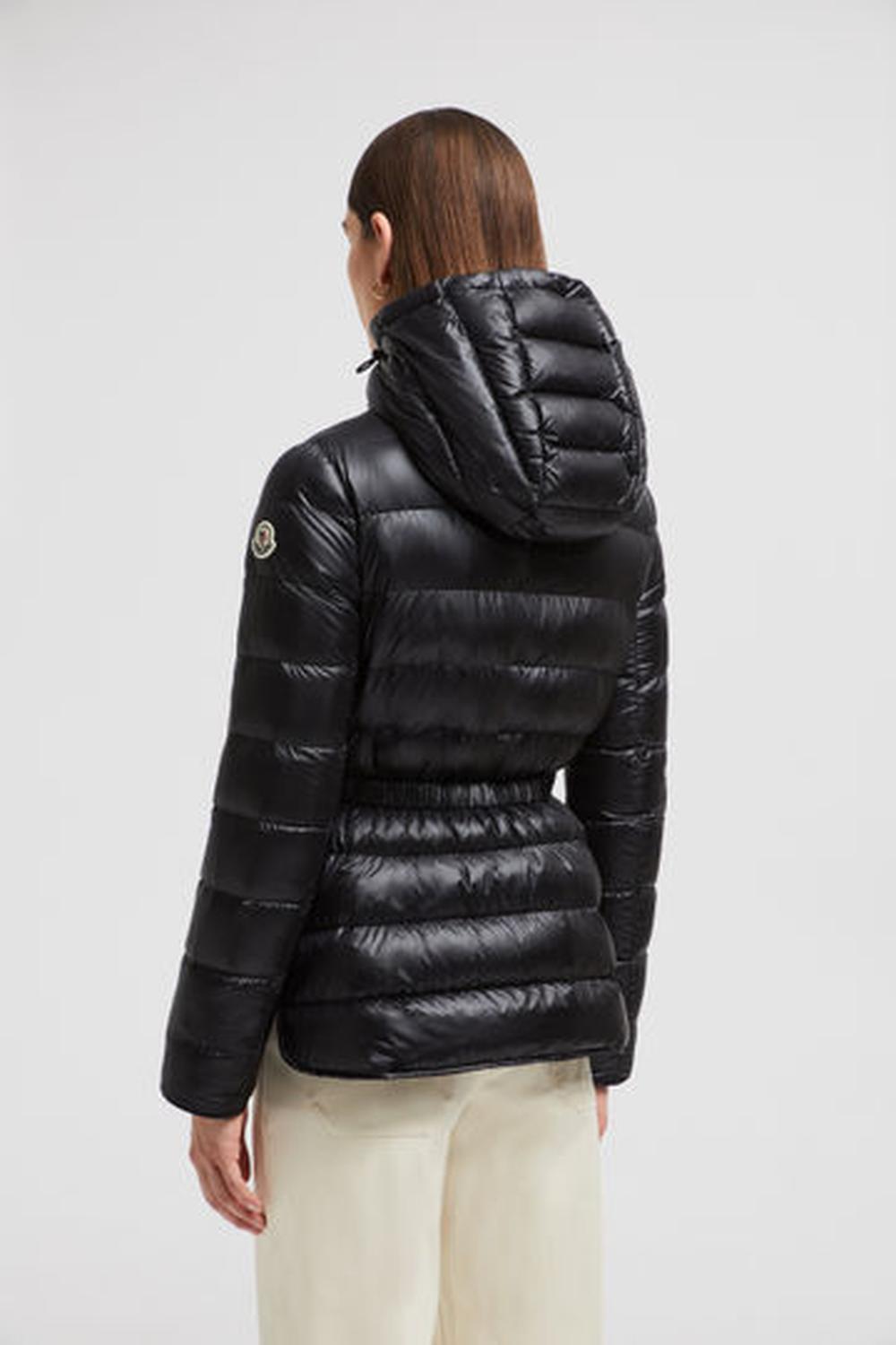 سترة نسائية من MONCLER Argenno بغطاء رأس وطول متوسط ​​باللون الأسود K10931A00073595ZZ999