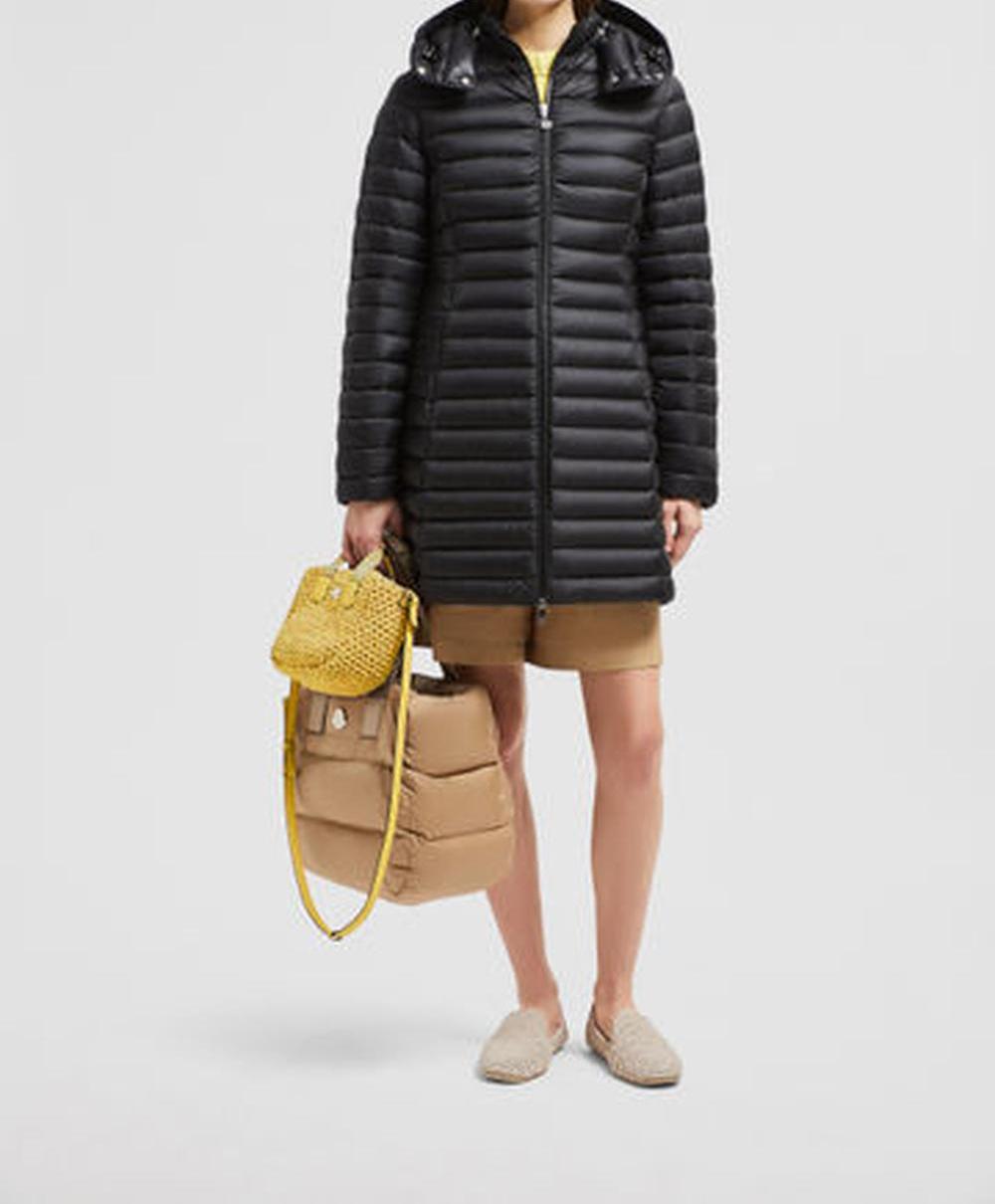 سترة طويلة بغطاء رأس من MONCLER للنساء Igelong باللون الأسود K10931C00006597YF999