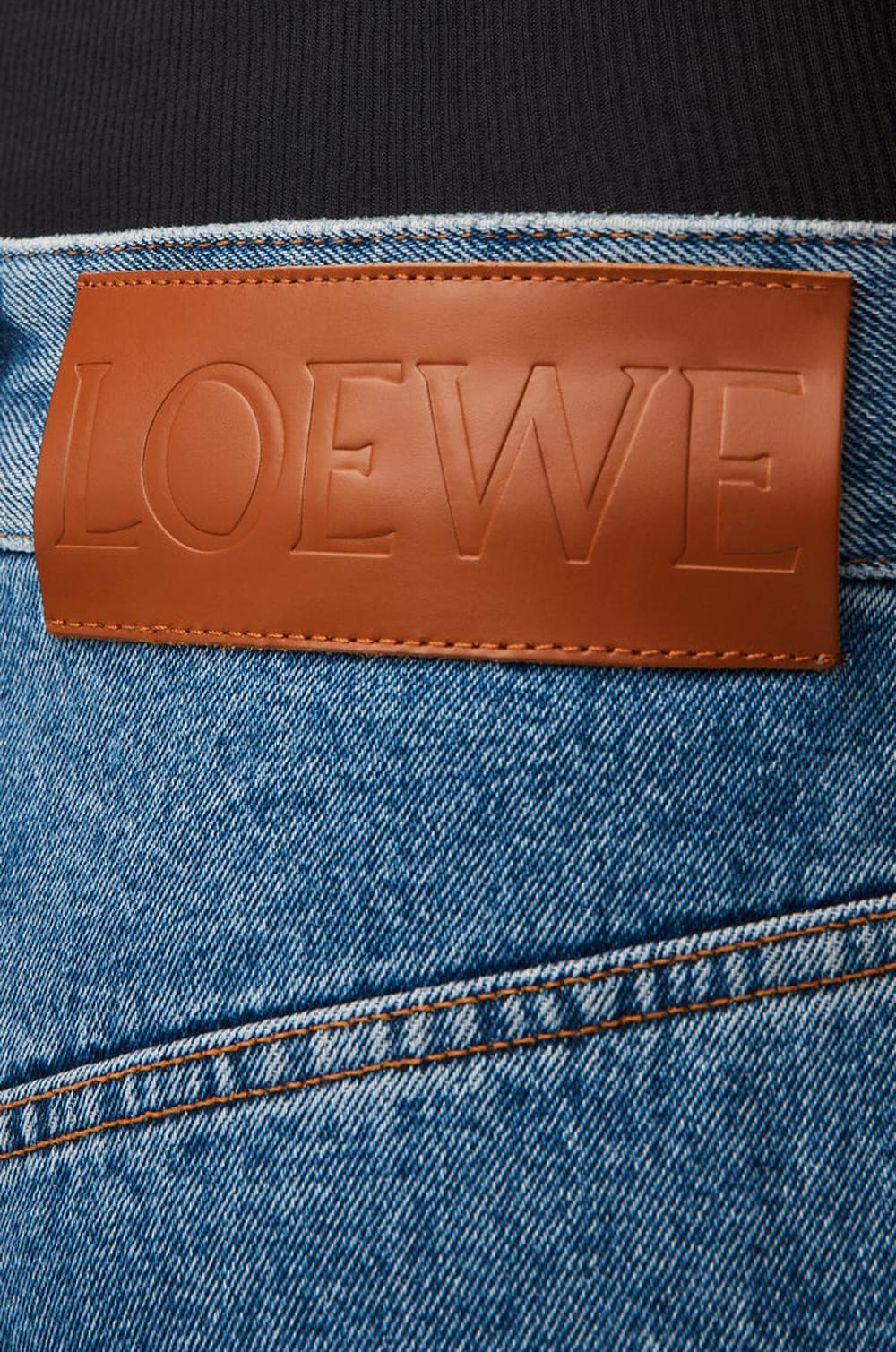 بنطلون جينز فضفاض من LOEWE للنساء من قماش الدنيم باللون الأزرق S359Y11X43-5320